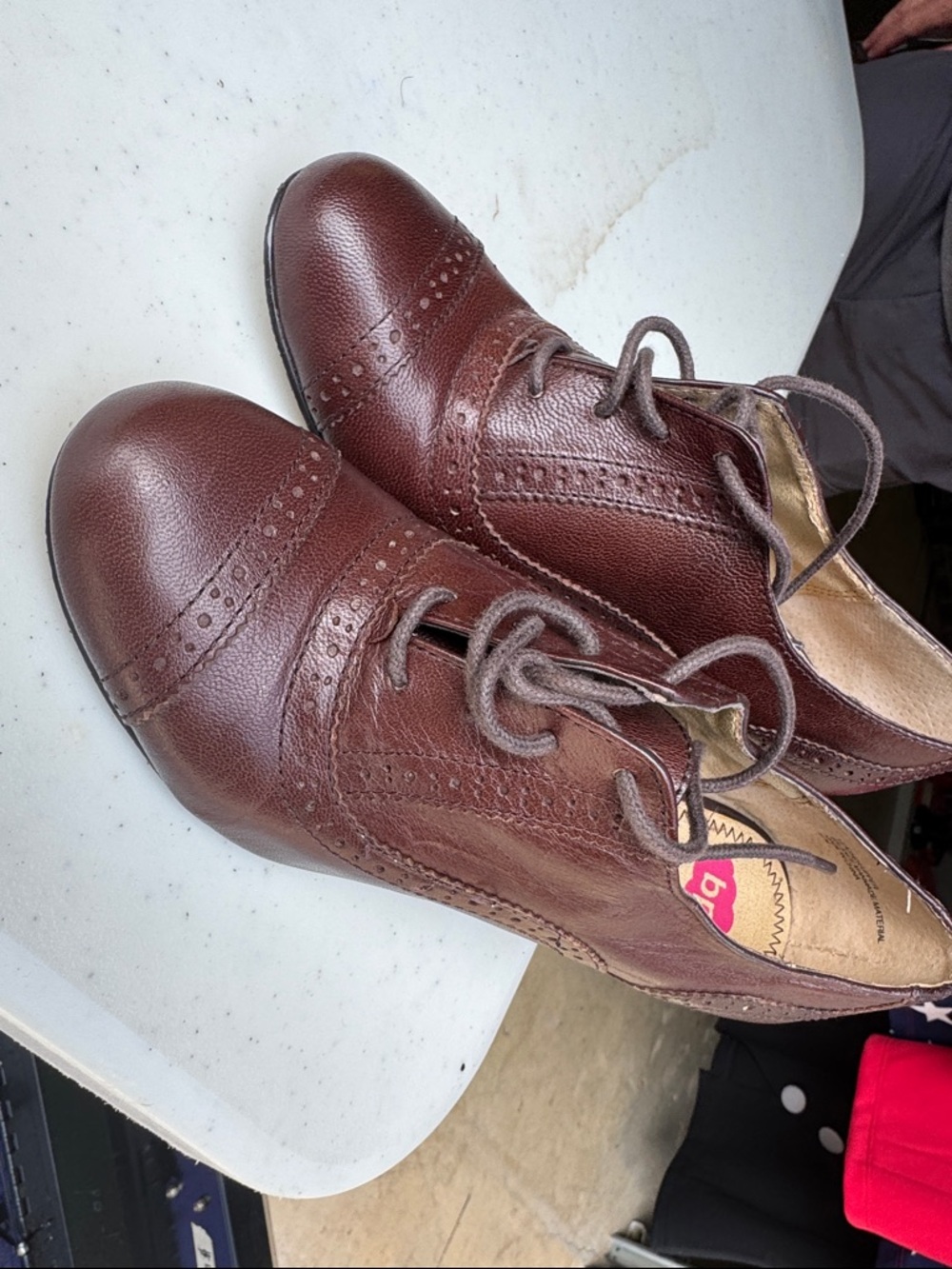 Oxford style women’s heeled shoes 5.5